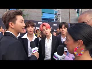 @halsey gave @bts twt friendship bracelets and our hearts are exploding bbmas btsone