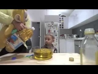 2 телепузик и алан экперементируют с маслом и банкой, teletubbies and alan are experimenting
