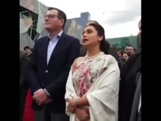 Montée du drapeau avec rani mukerji vicky kaushal fr