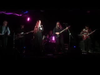 Apertura noir what's inside