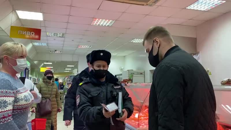 Пьяное быдло и борзая охрана быкуют на покупателя выкинули половину магазина парашники атакуют