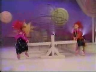 Mary kate and ashley olsen identical twins