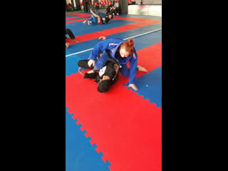 Live fight and roll girls(bjj,grappling,mma,jiujitsu)