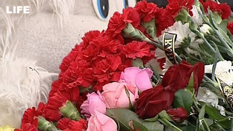 Прощание с молодые, погибшими в страшном пожаре в ростове