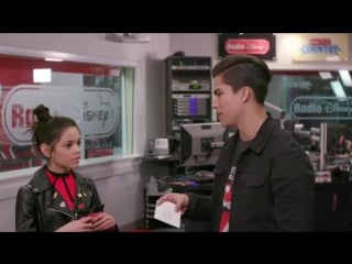 Get to know your #rdma hosts @jennaortega and @alexaiono! ❤️