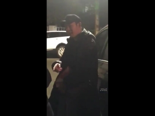 Малышу дали подарочек