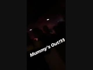 Perrie en la historia de instagram de sam coxy! iheartawards cutestpet hatchi