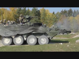 Stryker family in action m1128 mobile gun, m1126 icv 30mm dragoon engage simu