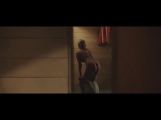 Памела андерсон (pamela anderson) голая в фильме «сад людей» (2016)