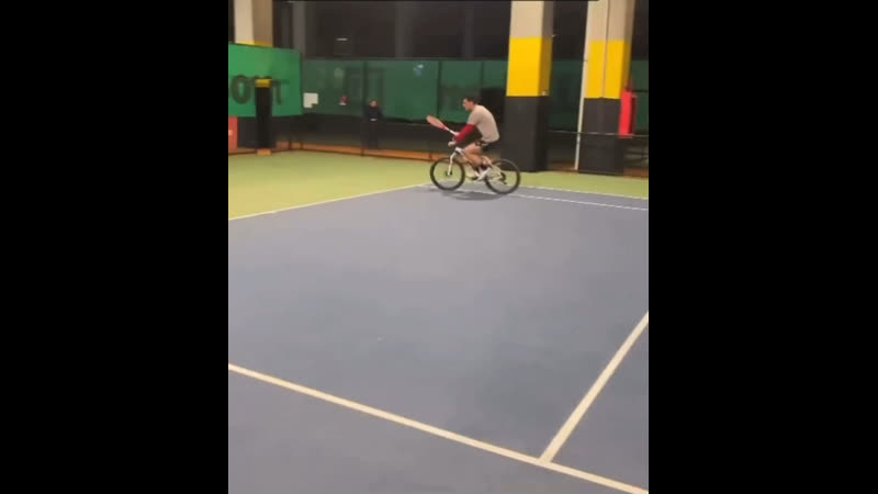 Томич на велосипеде