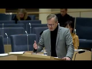 Sveriges inrikesminister mikael damberg en kulsprutemaskin eller en ehum ehum nu tappade jag bort det!