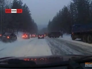 Тау 20 побитых авто за одно утро на серовском тракте (видеорегистратор)