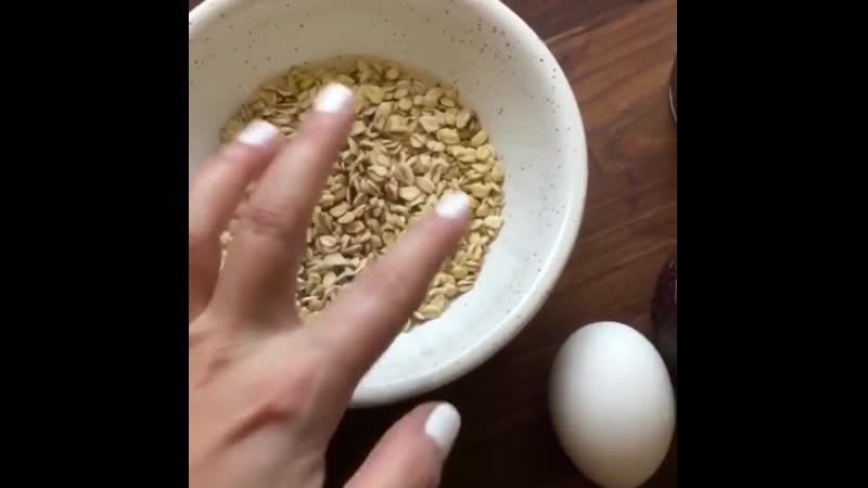 Овсянка с тунцом и яйцом пашот