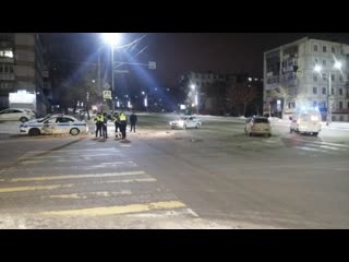 Бухая блонда вогнала гаишную машину в хонду