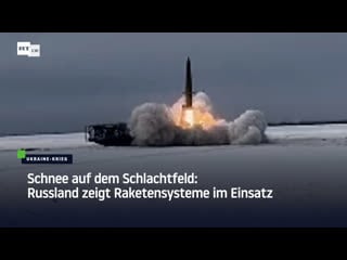 Schnee auf dem schlachtfeld russland zeigt raketensysteme im einsatz