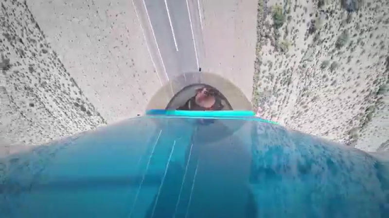 Пилот, мотоциклист и канатоходец исполнили трюк своей мечты