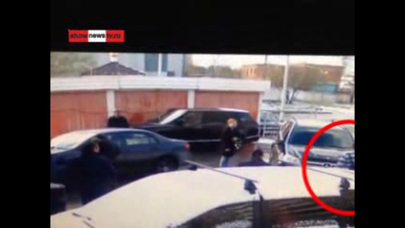 Тау пилот крутого "мерина" сбил дерзкого шиномонтажника real video