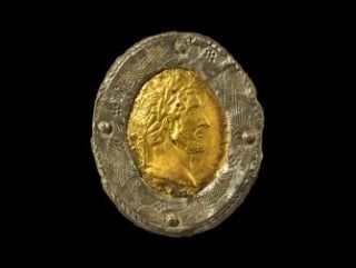 Roman brooch with gold bust of antoninus pius