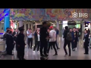 [fancam] 170408 shenzhen airport @ ztao