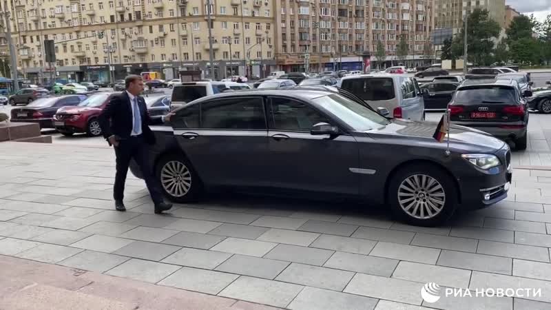 Посол германии в москве гез андреас фон гайр прибыл в здание мид рф на смоленской площади