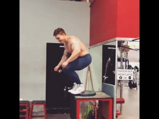 #гейхран качки в обтягивающих спортиах athletic tights muscle man gay erotic box jumps гей эротика, порно, бодибилдинг