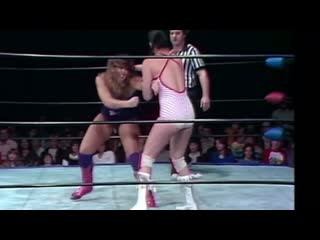 Wendi richter & buddy landell vs princess victoria & lanny poffo