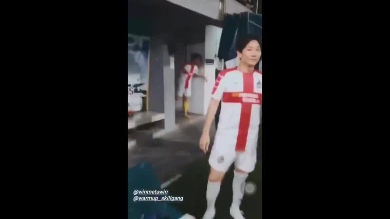 Семья пришла гонять футбик