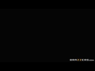 Стройная блондинка красотка даёт в попку