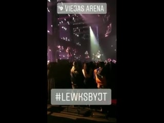 Demi lovato performing “daddy issues” at viejas arena in san diego, ca