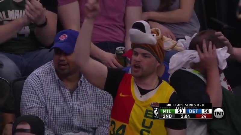 Giannis antetokounmpo channels michael jordan on double pump finish! bucks vs pi