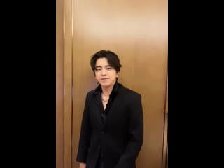 Wang ziyi just posted a video of wang talu introducing himself as wang ziyi and v