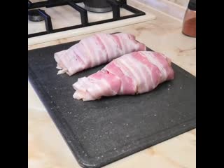 Сочная и усная грудка в беконе!