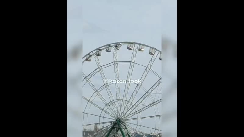 Колесо обозрения в парке