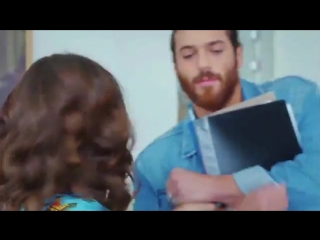 How hes hugging the papers and folders i died lmaojsksk erkencikuş canem canyaman candivit demetözdemir