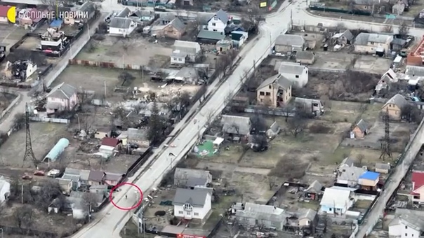 Московитская бмд стреляет «для забавы» по мирному человеку шокирующее видео из бучи