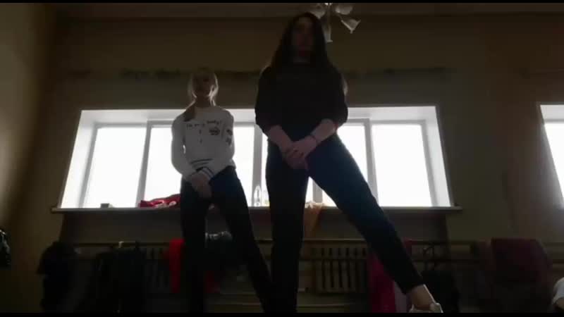 Soa and soyeon ( peek a boo)