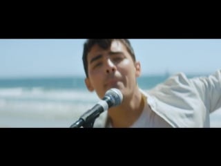 Dnce cake by the ocean