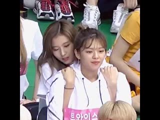 Bringing back that one time sana made jeongyeon giggle like a little porn at isac 🥺💕