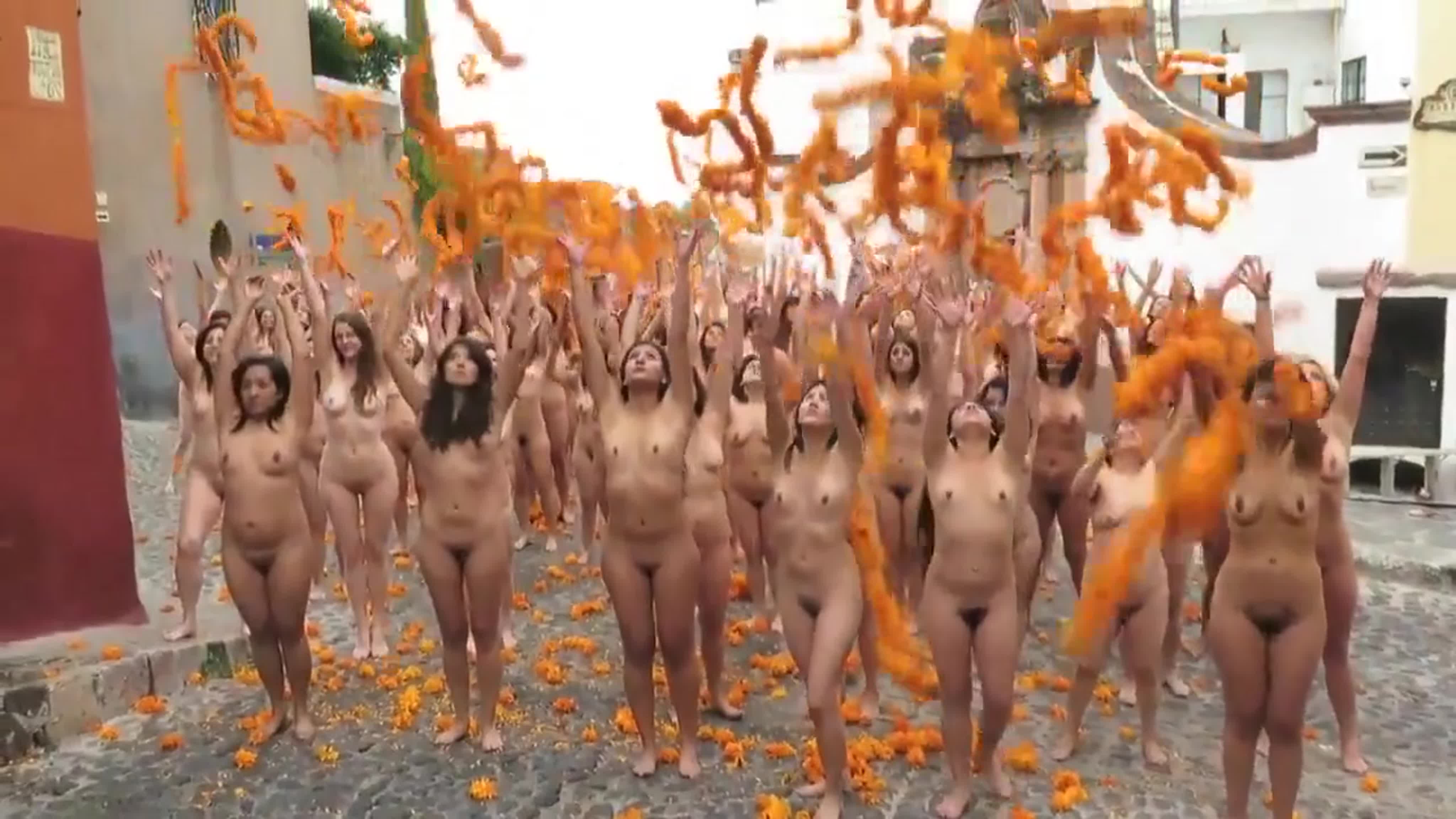 nude women group 