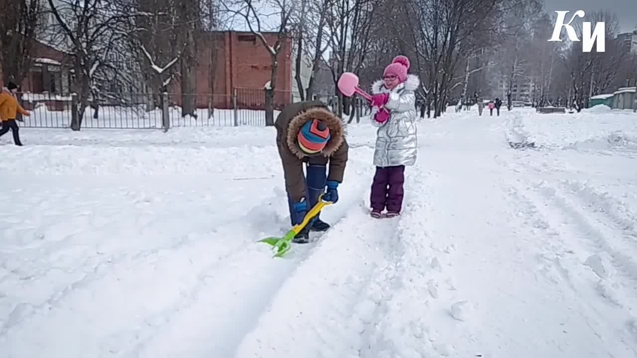 Курск 18 летний школьник все каникулы чистит северо запад от снега