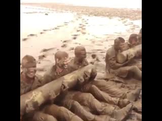 Тренироа морских пехотинцев!