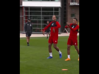 #fridayfeeling mood @virgilvdijk in training! 😆😆