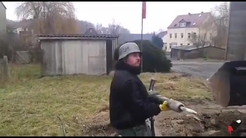 Achtung, workers! (6 sec)