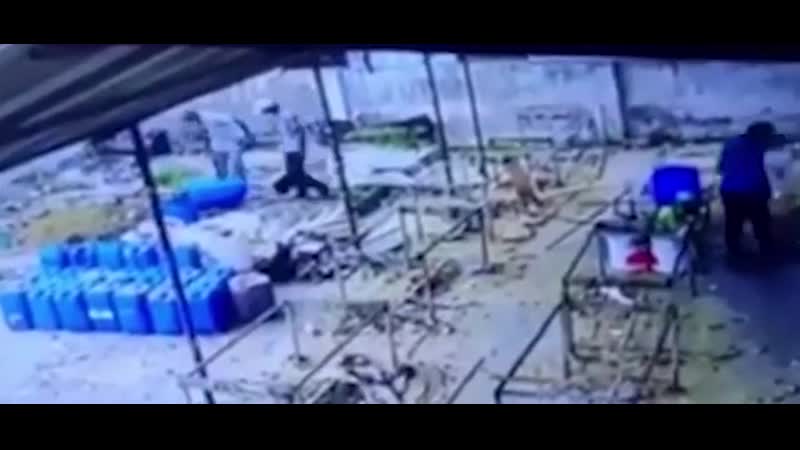 Отец и сын взлетели на боеприпасах