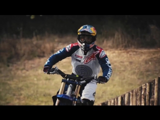 Freestyle fmx tricks in tom pagès epic backyard homeworx