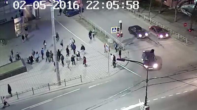 Камера зафиксировала массовую драку молодые в петрозаводске