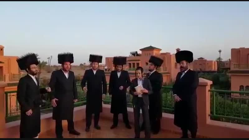 דודי לינקער, שרולי אדלער, לב קווייער, זינגען אין מאראקא dudi linker, lev choir singing in moroccoדודי לינקער, שרולי אדלער, לב קו