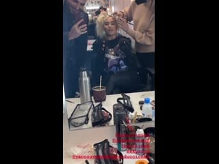 Мигель снимает лали перед началом съемок sky rojo