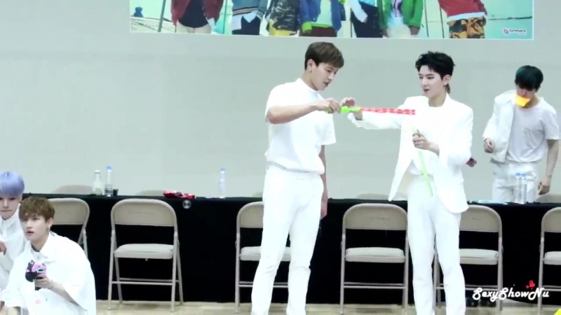 [fancam] shownu @ фансайн synnara