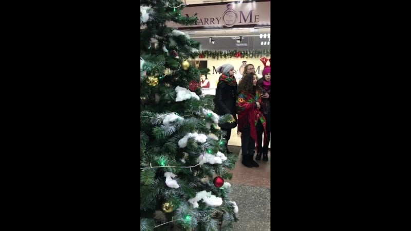 Отакі колядки співає наша молодь ! м золотоноша